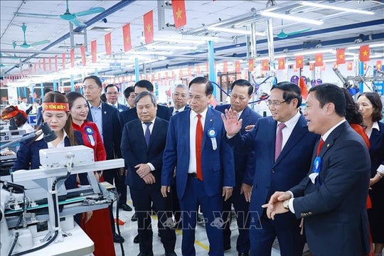 Thủ tướng Phạm Minh Chính dự Lễ kỷ niệm 80 năm thành lập Tổng Công ty May 10