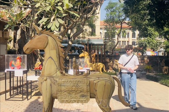 Khai mạc trưng bày chuyên đề 'Ngựa về phố' tại Văn Miếu - Quốc Tử Giám