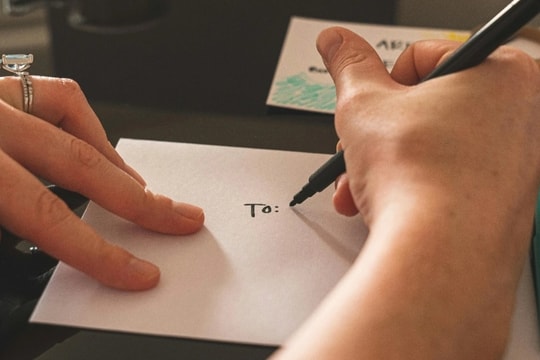 Mừng cưới bạn 2 chỉ vàng, 5 năm sau, bạn mừng lại khiến tôi lặng người