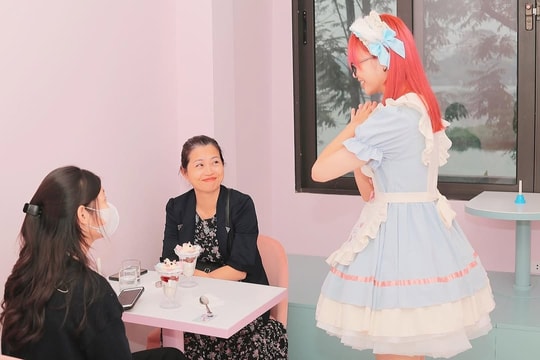 Nhập vai 'công chúa, cậu chủ' trong quán cà phê hầu gái