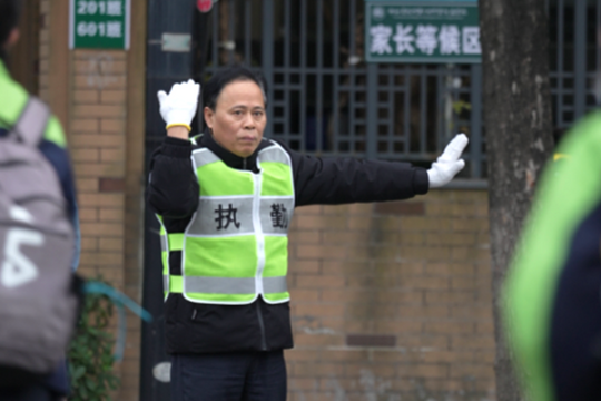 Thầy hiệu phó 34 năm đứng cổng đón học sinh