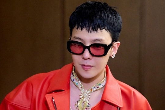 Khăn quàng bằng vàng, kim cương của G-Dragon