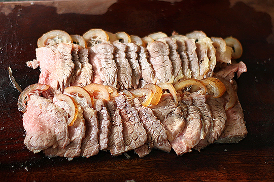 Sán dây gần một mét 'ngọ nguậy' trong ruột người thích ăn đồ tái