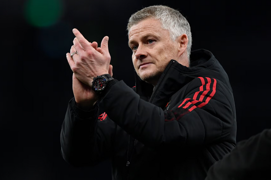 Neville: 'Man Utd lặp lại vòng luẩn quẩn nếu bổ nhiệm Solskjaer'