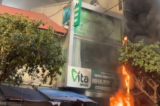 Cháy nhà 7 tầng tại Hà Đông