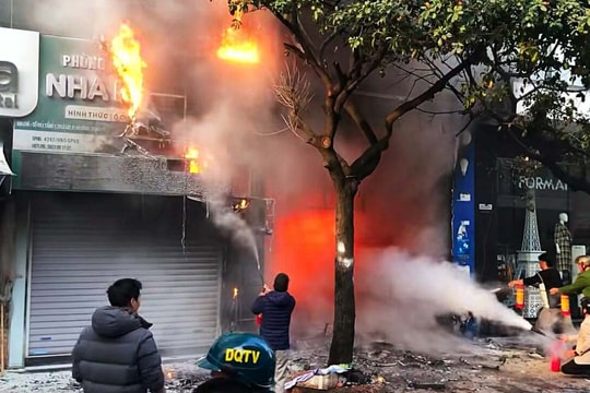 Cháy nhà 6 tầng tại Hà Đông