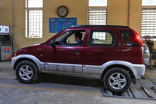 'Sao tôi phải nộp phí quay lại khi rớt kiểm định vì lỗi đăng kiểm viên?'