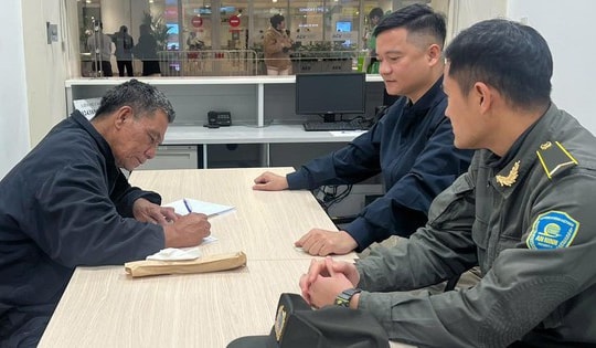 Lạc ở phố cổ Hà Nội, du khách Philippines lên sân bay Nội Bài nhờ giúp đỡ