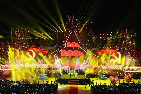 Bản trường ca hữu nghị Việt - Lào bừng sáng giữa Viêng Chăn