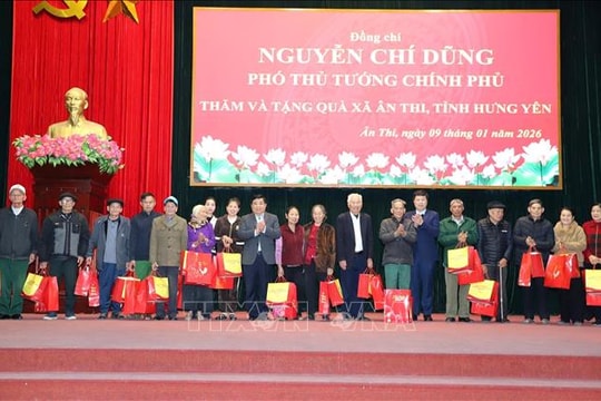 Phó Thủ tướng Nguyễn Chí Dũng thăm, tặng quà gia đình chính sách, hộ nghèo tại Hưng Yên