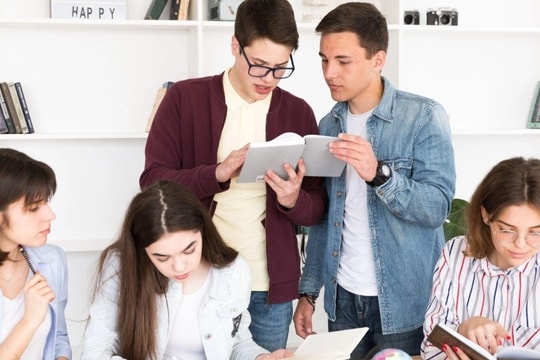 Lao động làm được nhiều việc cùng lúc “dễ thở” hơn trong năm 2025