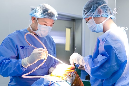 Thoái hóa khớp gối khiến hai chân biến dạng