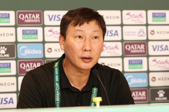 HLV Kim Sang-sik: 'Đối thủ nào cũng phải dè chừng Việt Nam'