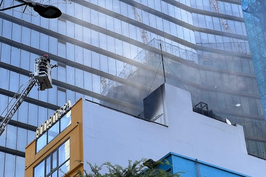 Cháy spa 7 tầng ở trung tâm TP HCM