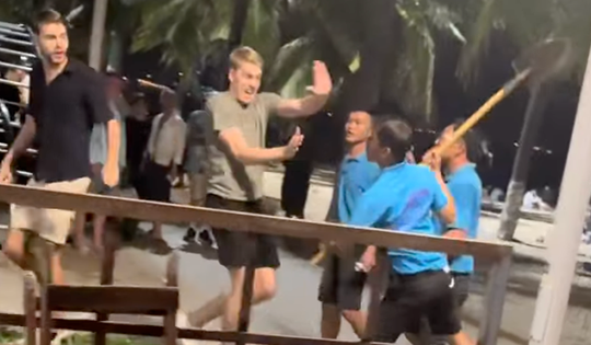 Vụ quán bar có nhân viên cầm xẻng dọa đánh khách nước ngoài: Phạt tiền, buộc ngưng hoạt động