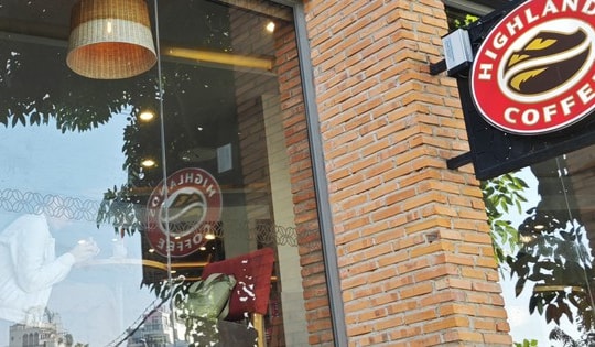 Highlands Coffee lên tiếng về việc mua hàng và sử dụng sản phẩm "đồ hộp Hạ Long"