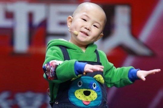 Thần đồng Trung Quốc kiếm tiền tỷ từ lúc 3 tuổi nhờ tài năng nhảy giờ ra sao?