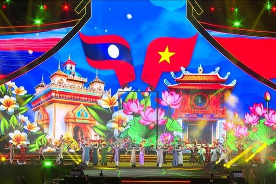Đêm nghệ thuật thăng hoa của tình hữu nghị Việt - Lào