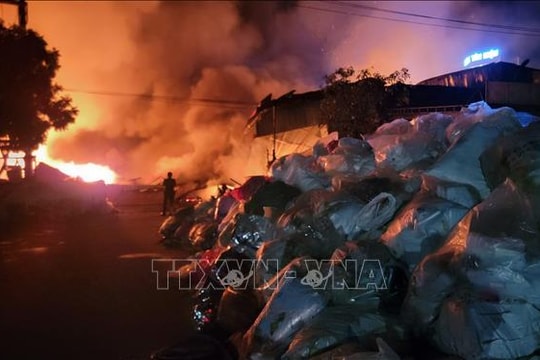 Không có thiệt hại về người trong vụ cháy nhà xưởng