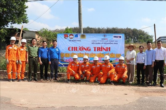 TTXVN phối hợp thực hiện chương trình 'Thắp sáng đường quê'
