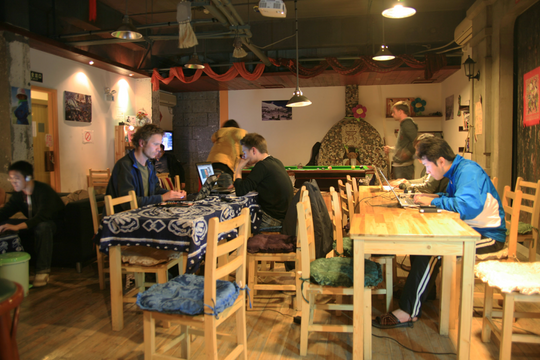 Hostel hết thời: Khi giới trẻ không còn muốn kết bạn