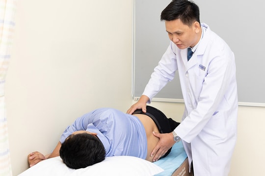 Đau lưng do căng cơ khác bệnh cột sống thế nào