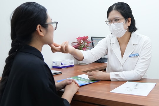 Chăm sóc môi đúng cách khi hanh khô