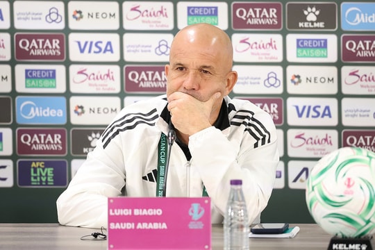 HLV Arab Saudi: 'Phải cố thắng dù Việt Nam rất mạnh'