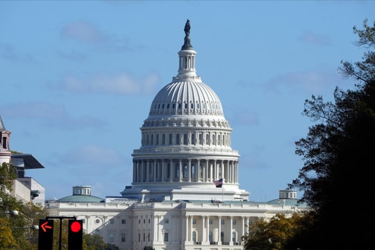 Quốc hội Mỹ tìm cách ghìm cương quyền lực của ông Trump