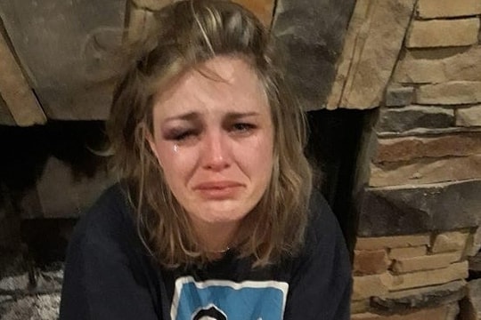 Màn kịch níu kéo tình yêu của gã chồng cũ bạo lực