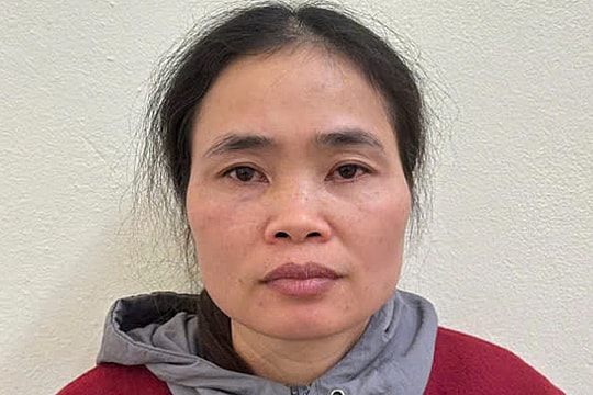 Đẩy ngã bác của chồng, cướp bông tai