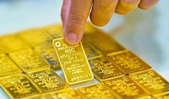 Giá vàng hôm nay 10/1: Trong nước “leo thang”, thế giới phục hồi nhẹ