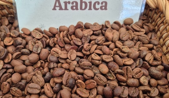 Giá cà phê hôm nay 10-1: Arabica lao dốc