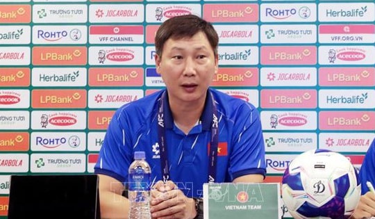 HLV Kim Sang Sik nối dài kỷ lục ấn tượng với bóng đá Việt Nam