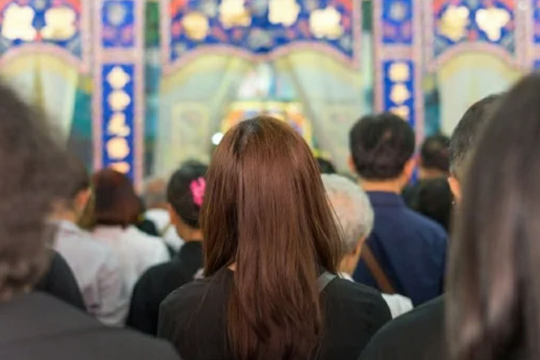 Cháu gái lên mạng nhờ người lạ dự đám tang bà ngoại