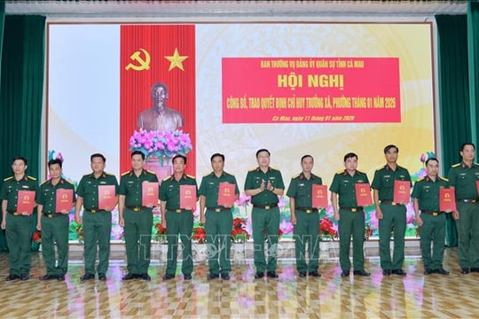 Trao quyết định điều động, bổ nhiệm Chỉ huy trưởng Ban Chỉ huy quân sự cấp xã