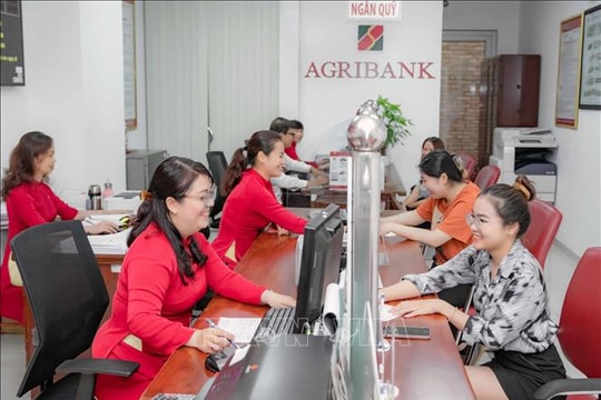 'Cuộc đua' lãi suất ngân hàng tiếp tục sôi động