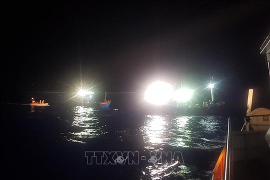 Quảng Ngãi: Cứu kịp thời ngư dân bị trôi dạt trên biển