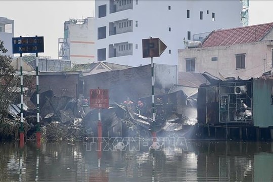 TP Hồ Chí Minh: Cháy nhà dân phía sau chợ Bình Trưng, hư hại nhiều tài sản