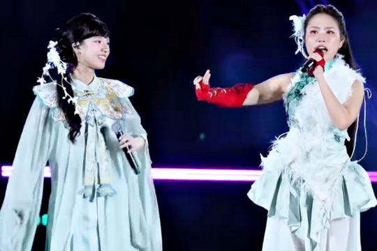 Phương Mỹ Chi trình diễn cùng sao Gen Z Trung Quốc