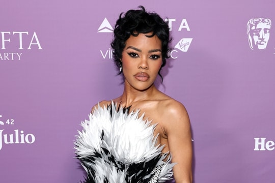 'Mỹ nhân sexy nhất thế giới' diện đầm của NTK Đỗ Long