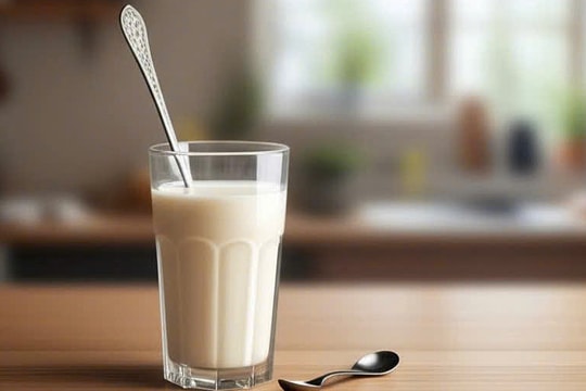 Có nên uống sữa trước khi ngủ không?