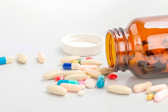 Uống kháng sinh khi sốt do virus có hại không?