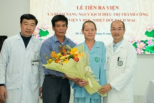 Người đàn ông hoại tử tay vì tự chọc kim vào mụn mủ