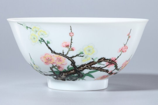 Chiếc bát thời vua Ung Chính giá 4,7 triệu USD