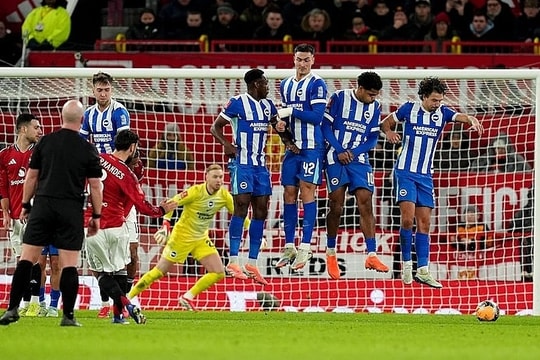 Man Utd bị loại ngay vòng ba Cup FA