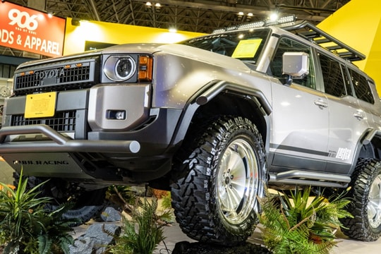 Toyota Land Cruiser Prado nâng gầm, lắp kín đồ off-road