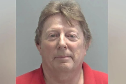 Bị ép làm 'nô lệ tình dục' với cả trăm người trong 30 năm