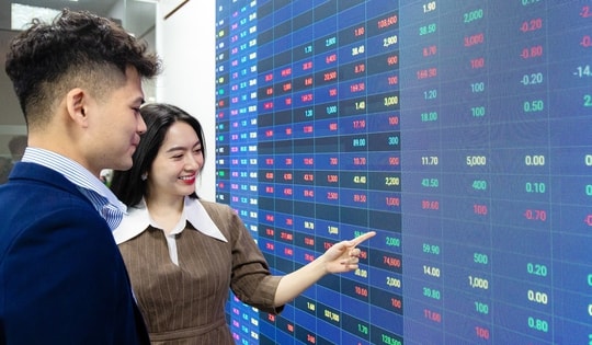 VN-Index bứt tốc đầu năm, cơ hội nổi bật ở nhóm ngân hàng và chứng khoán