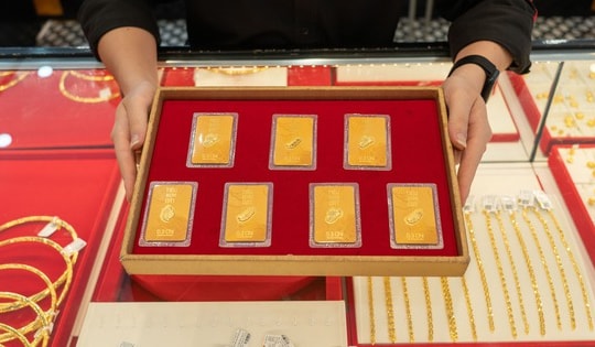 Giá vàng hôm nay 12-1: Vừa mở cửa đã tăng nhanh